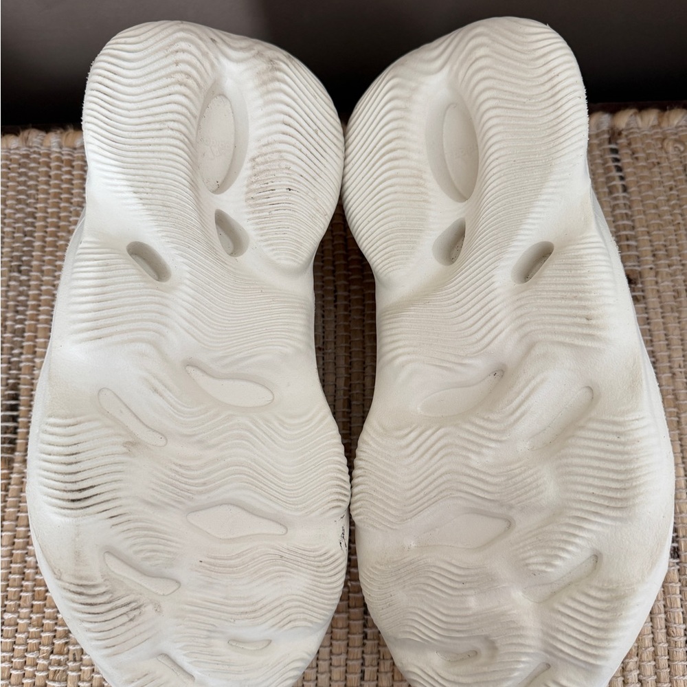 Adidas Yeezy Foamrunner Ararat Men’s Size 11 Lightweight Slip On Shoes - Picture 7 of 9